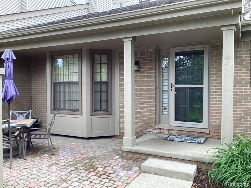 38547 Darbyshire, Farmington Hills, MI 48331