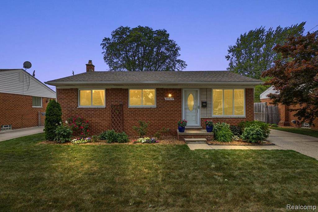 27829 Osmun Street, Madison Heights, MI 48071