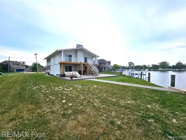 Harrison Twp, MI 48045,38025 Huron Pointe Drive