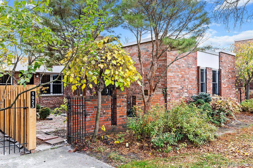 Detroit, MI 48207,1923 Hyde Park Drive