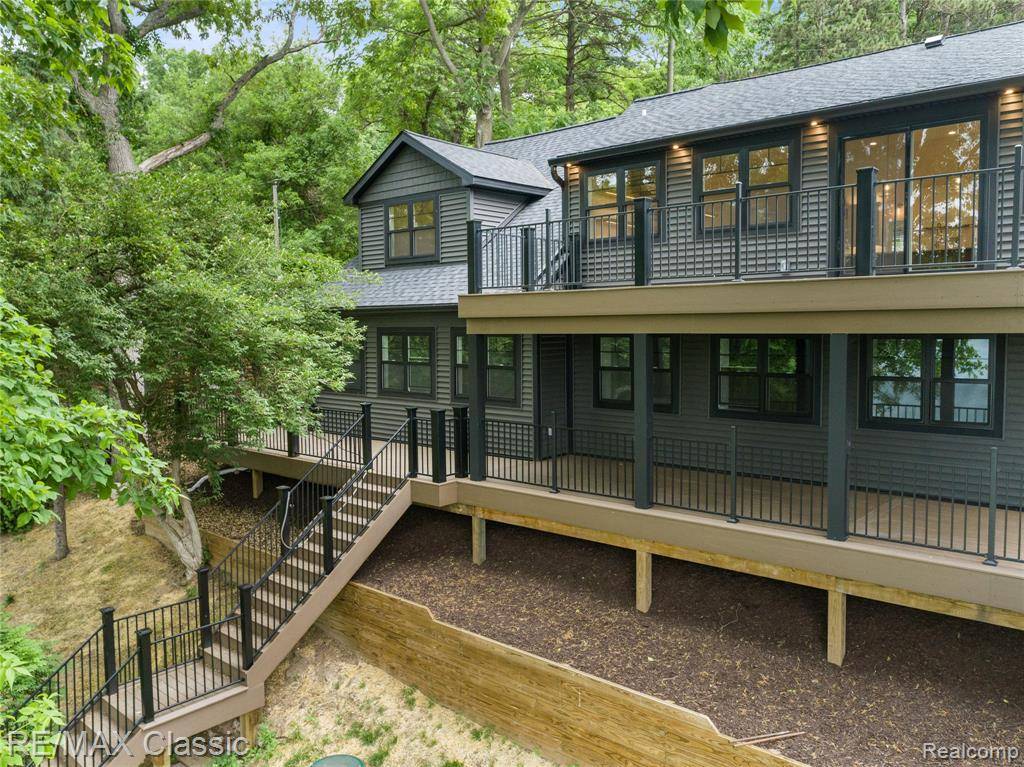 1420 Pettibone Lake Road, Highland Twp, MI 48356