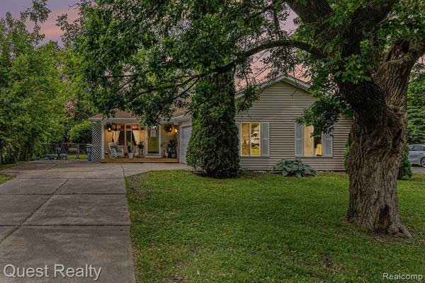 2954 Chrysler Avenue, Waterford Twp, MI 48328