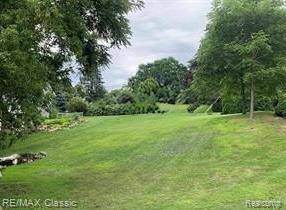 828 N Main St, Milford Vlg, MI 48381
