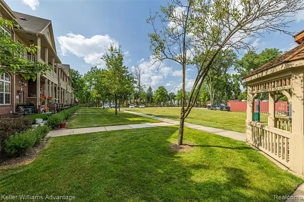 Walled Lake, MI 48390,438 Old Pine Way