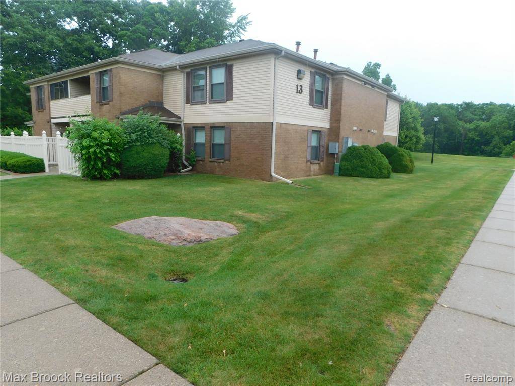 19570 N Northridge Drive 13, Northville, MI 48167