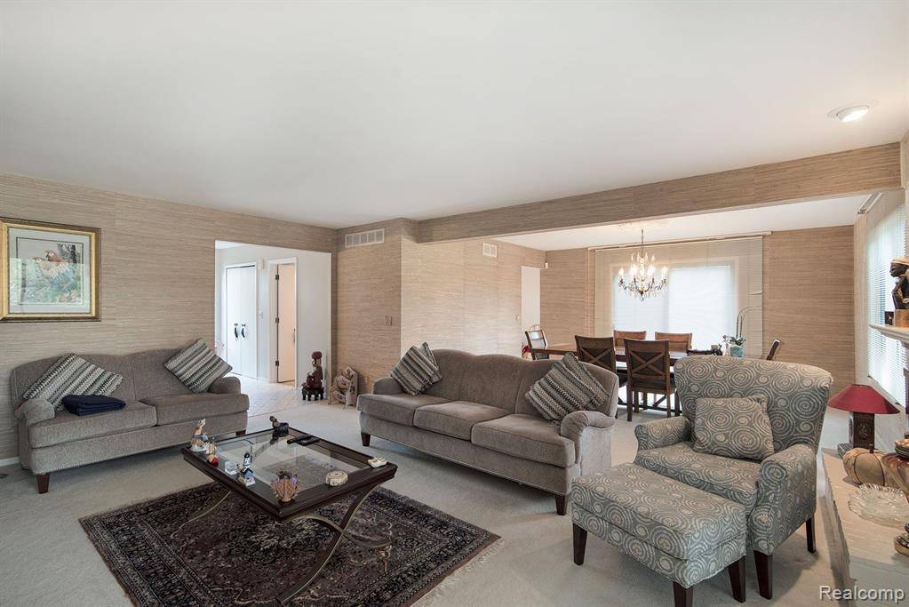 West Bloomfield Twp, MI 48323,2160 BORDEAUX Street