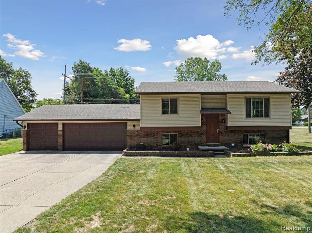 3395 W Maple Road, Wixom, MI 48393