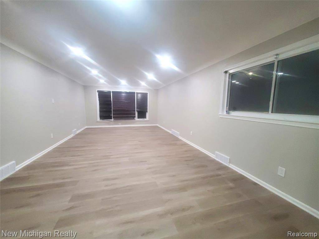 Oak Park, MI 48237,22221 Marlow Street