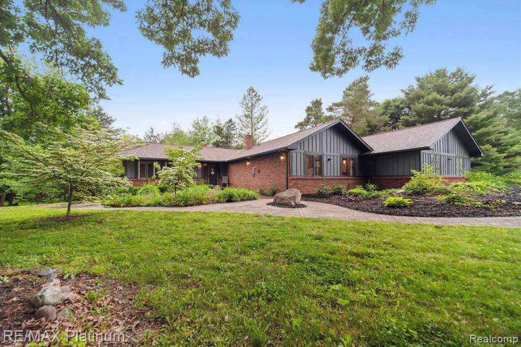 5152 Milroy Lane, Brighton, MI 48116