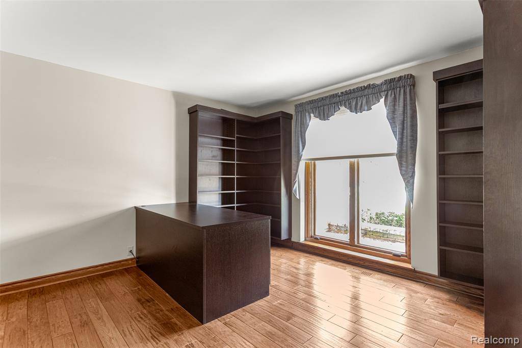 Utica, MI 48317,48367 Lake Valley Drive