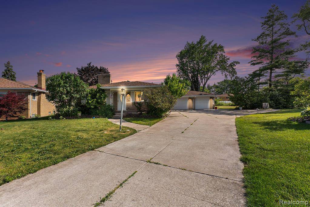 Warren, MI 48093,29242 Lorraine Avenue