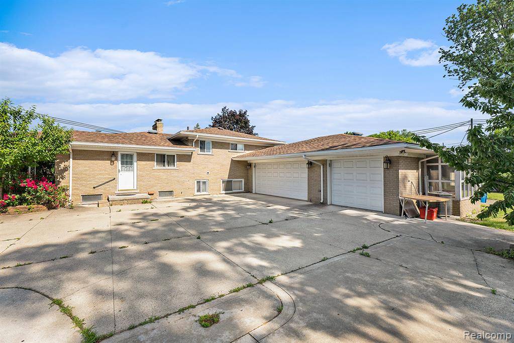 Warren, MI 48093,29242 Lorraine Avenue