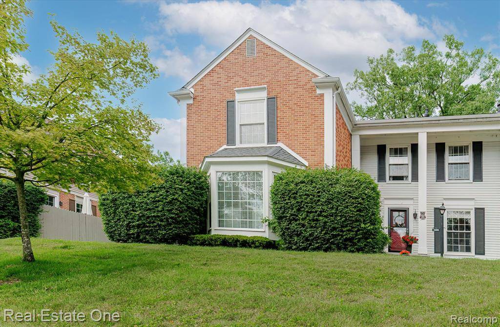 Rochester Hills, MI 48306,1106 Kings Cove Drive 80 355