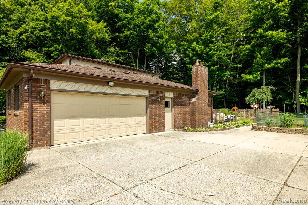 Farmington Hills, MI 48335,22795 Vacri Lane