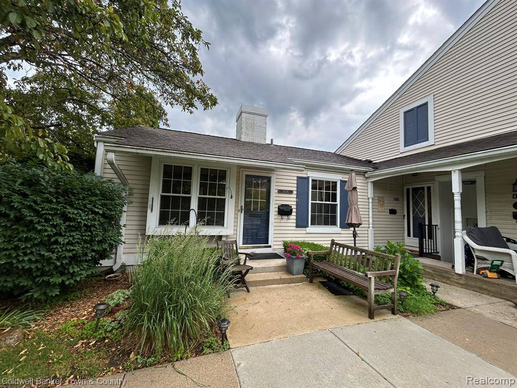41781 ONAWAY Drive, Novi, MI 48167