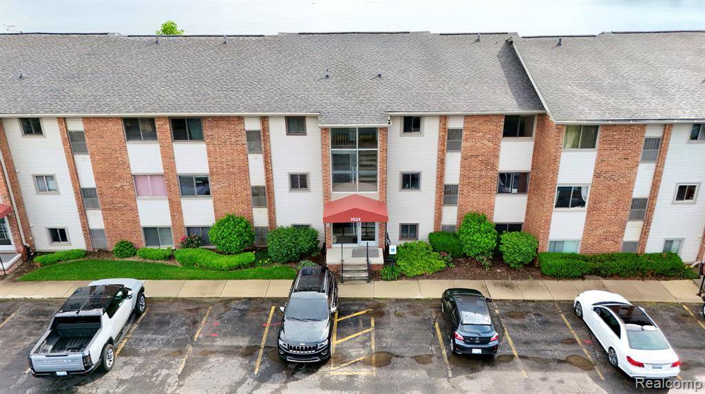1924 Klingensmith Road 68B, Bloomfield Hills, MI 48302