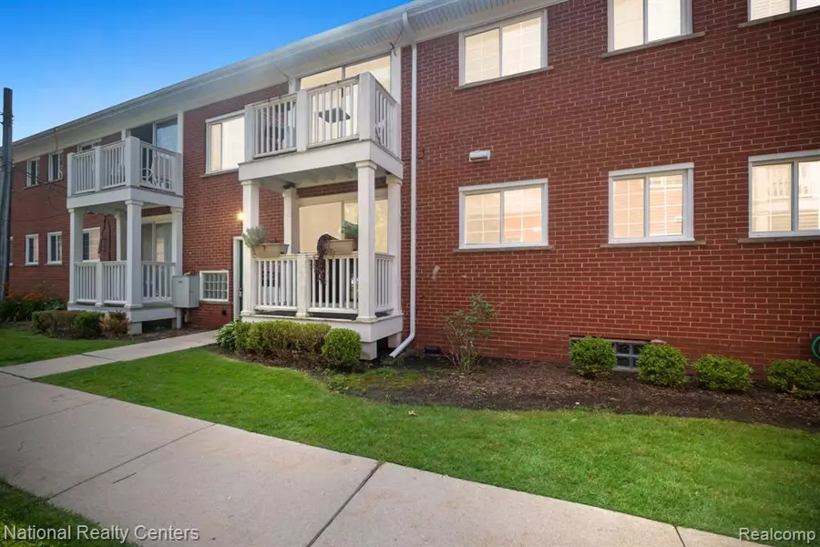 475 N ETON Street C7, Birmingham, MI 48009