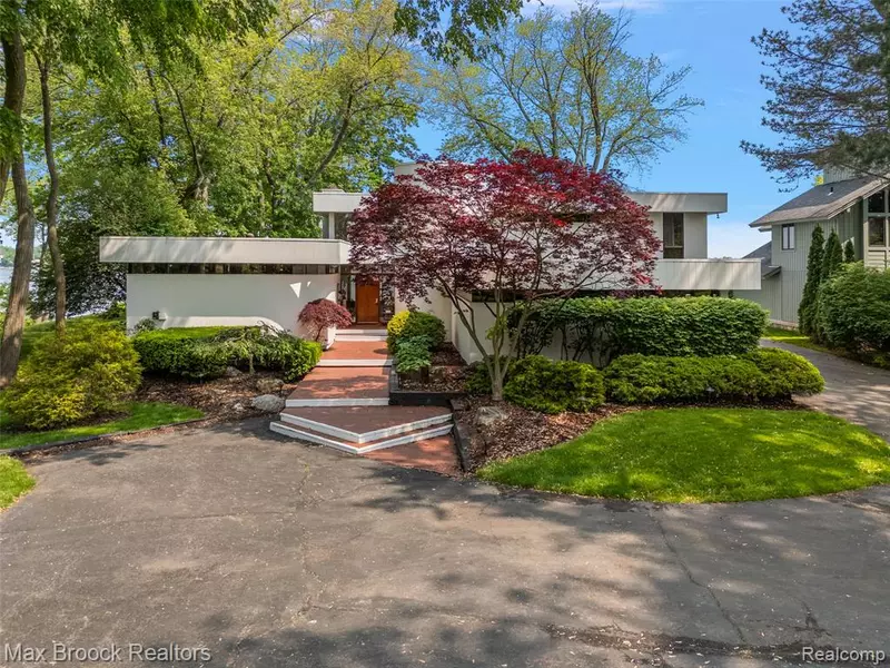 4540 Dow Ridge Road, Orchard Lake Village, MI 48324