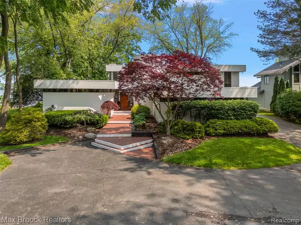 4540 Dow Ridge Road, Orchard Lake Village, MI 48324