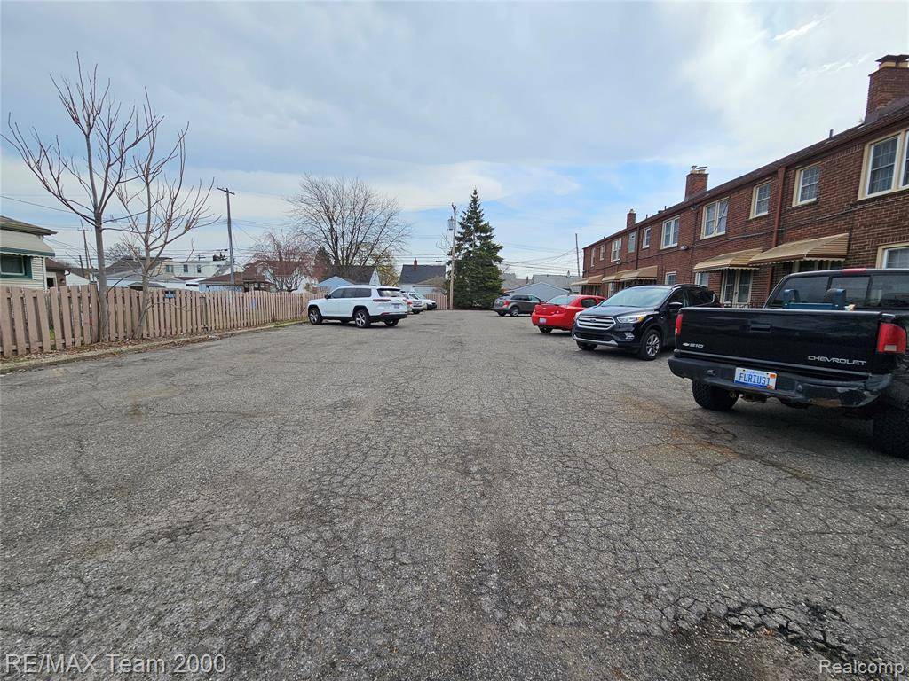 Dearborn, MI 48126,4636 Firestone Street 24