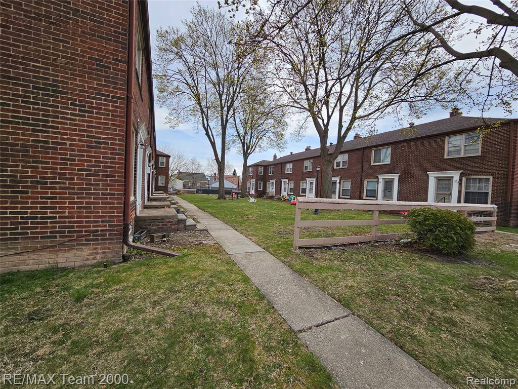 Dearborn, MI 48126,4636 Firestone Street 24