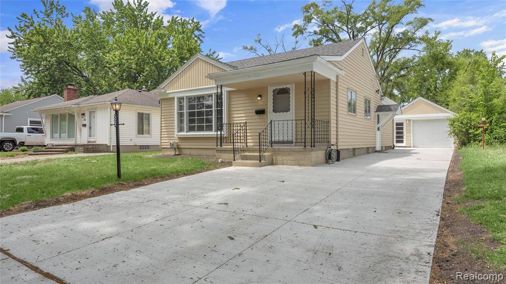 322 S Manitou Avenue, Clawson, MI 48017