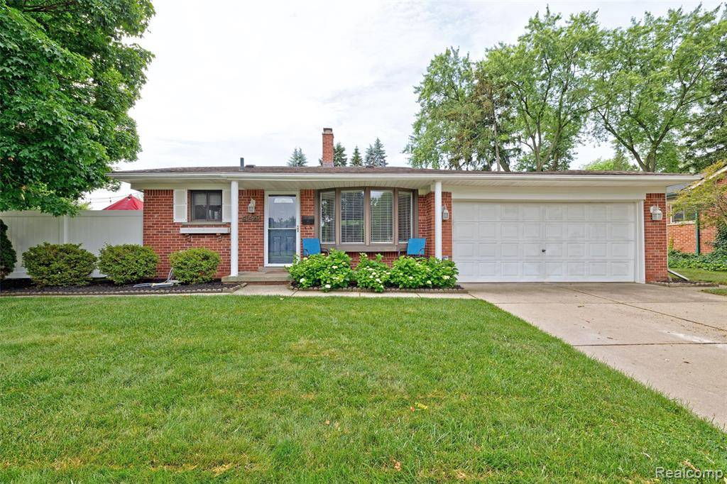 41429 Greenbriar Lane, Plymouth, MI 48170