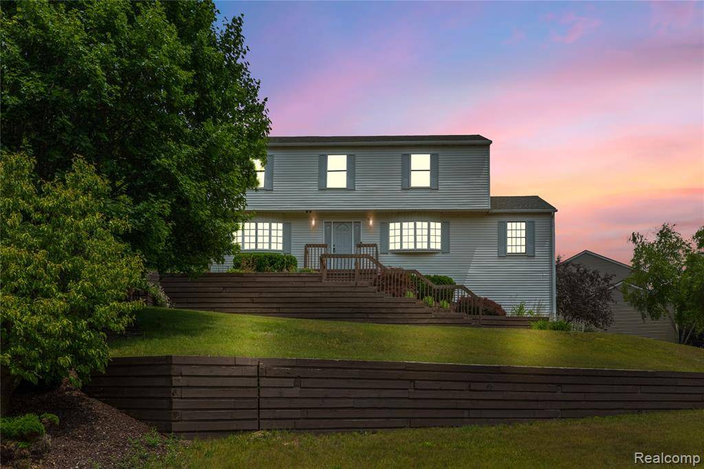 10944 Charring Cross Circle, Green Oak Twp, MI 48189
