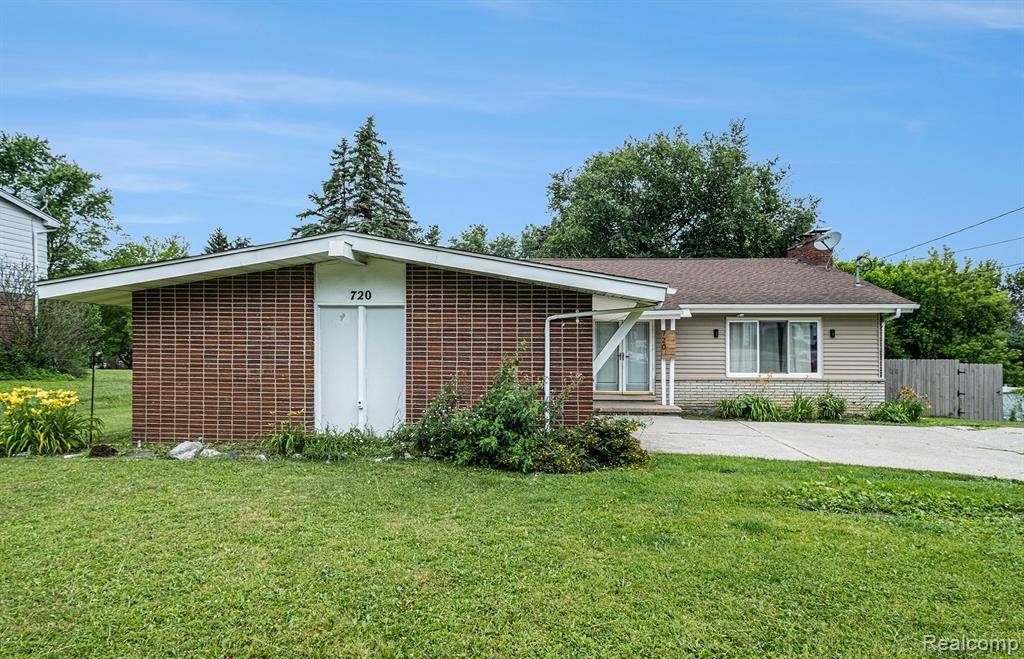 720 E Grand Blanc Road, Grand Blanc, MI 48439
