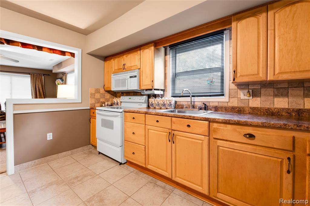 Farmington Hills, MI 48336,21721 Jefferson Street