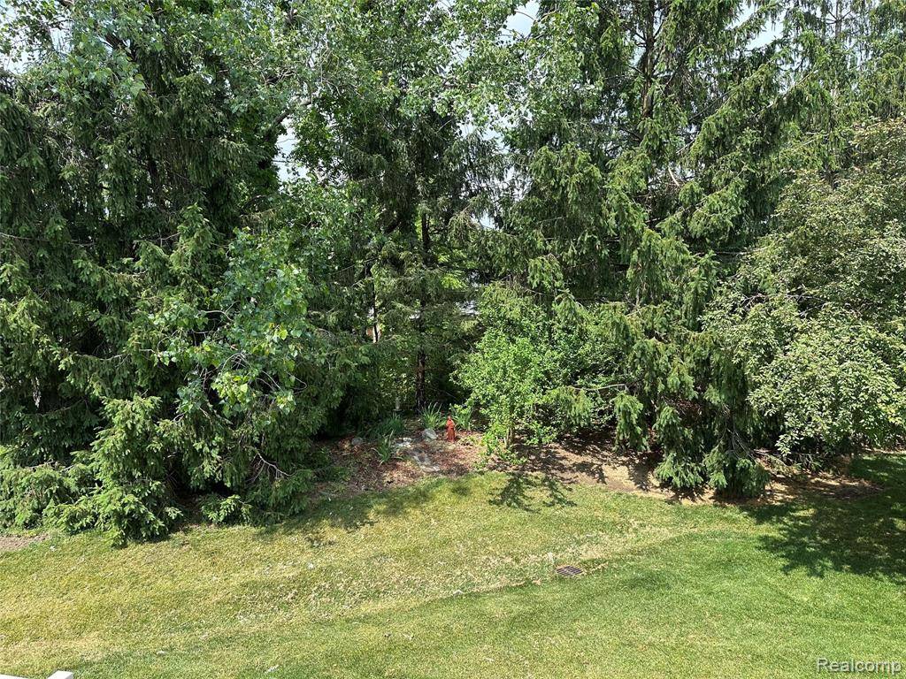 South Lyon, MI 48178,61290 Greenwood Drive 12 94