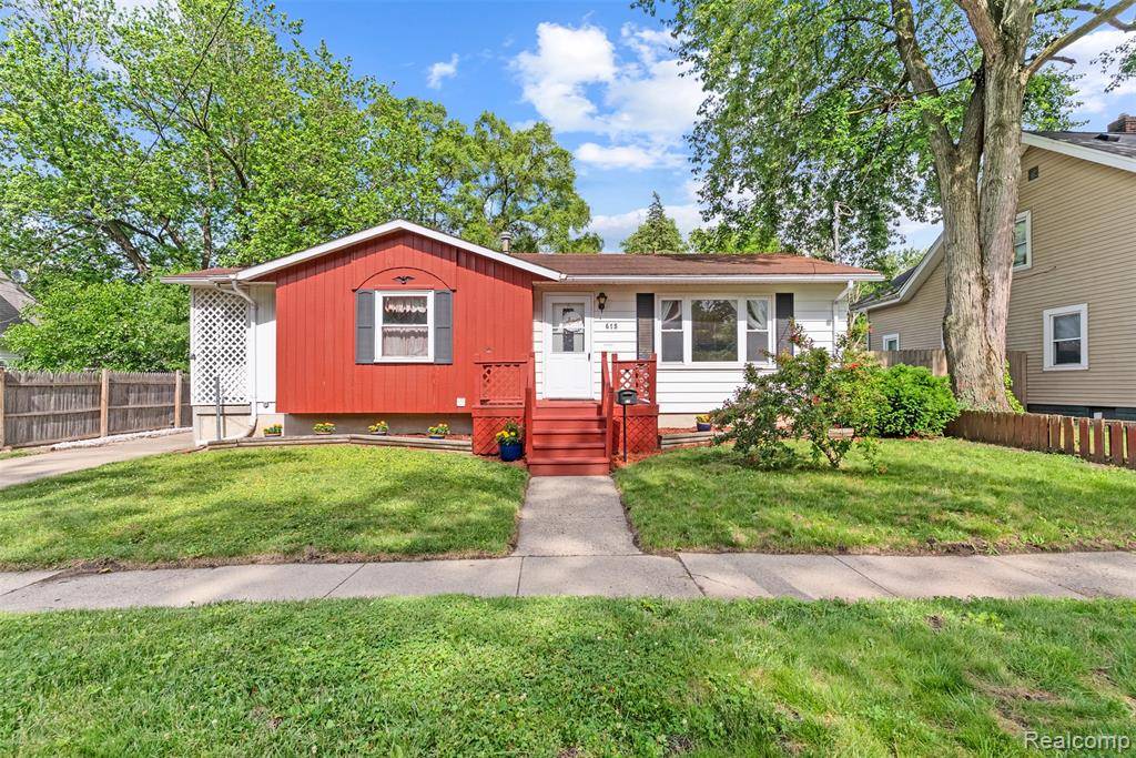 615 Broadway Avenue, Owosso, MI 48867