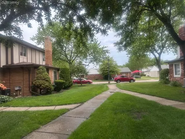Warren, MI 48093,32306 Barclay Square