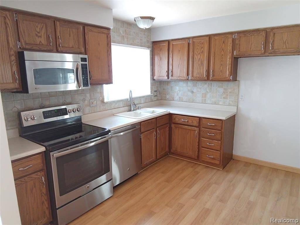 Warren, MI 48093,8283 Christine Street