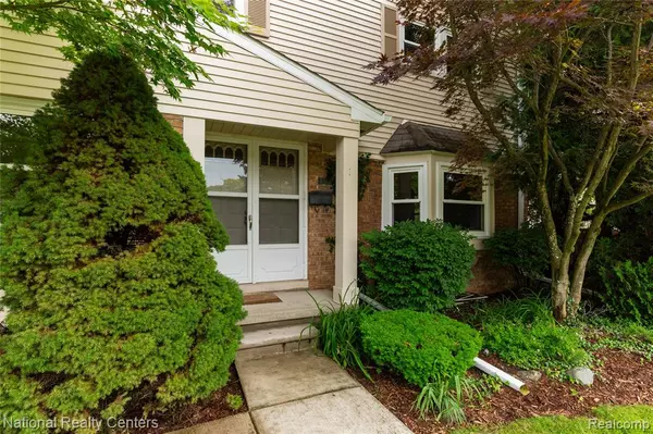 5107 Buckingham Place, Troy, MI 48098