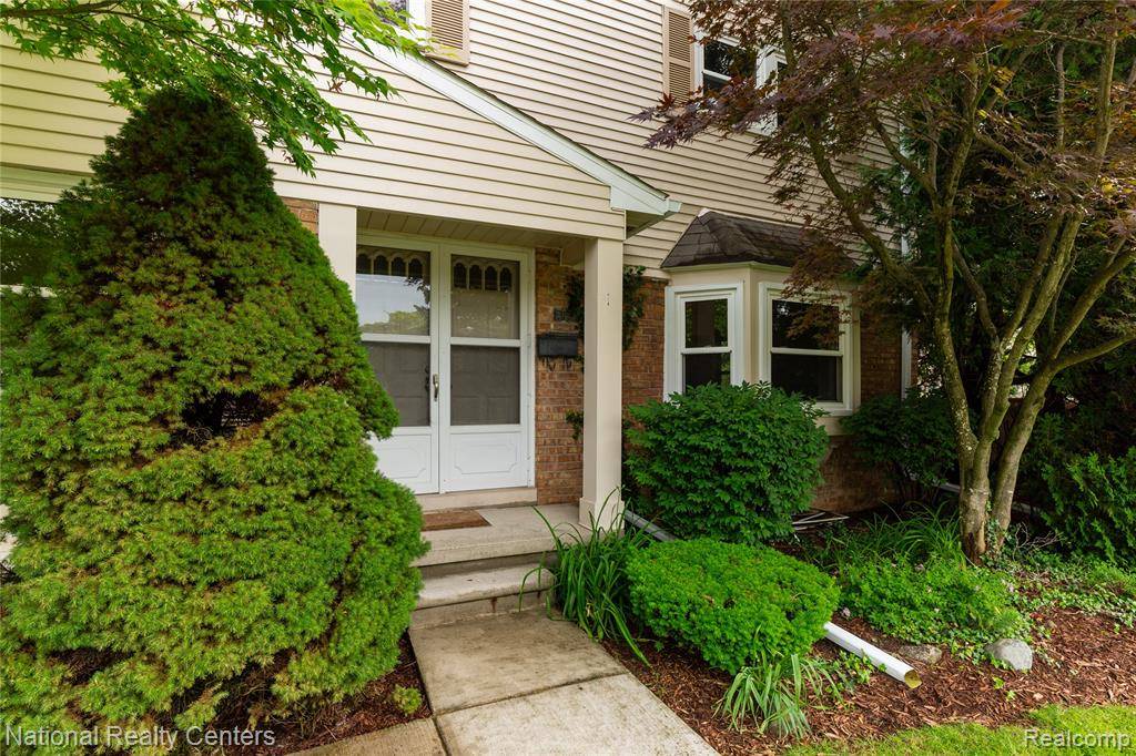 5107 Buckingham Place, Troy, MI 48098