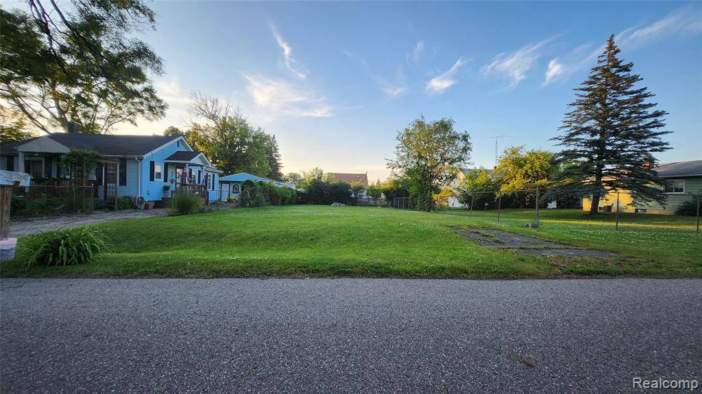 Burton, MI 48529,1497 Williamson E Williamson Avenue