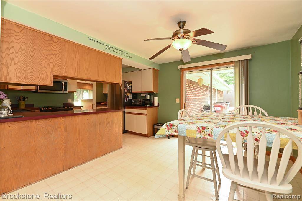 Clinton Twp, MI 48036,37411 Edgewood Street