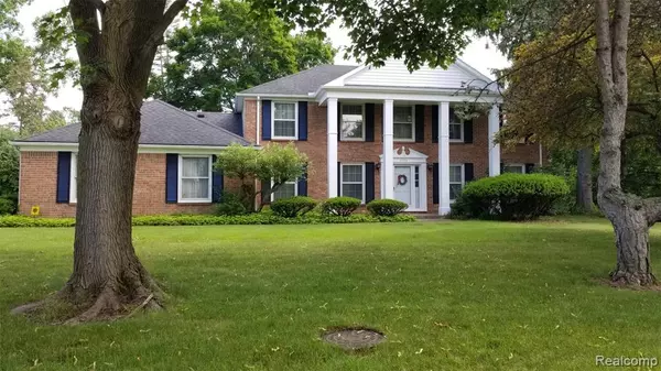 5396 Provincial Drive, Bloomfield Twp, MI 48302