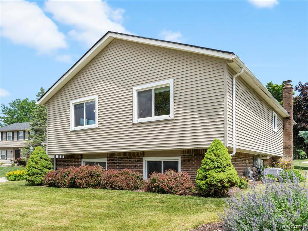 Rochester Hills, MI 48307,890 Darwin Place Drive