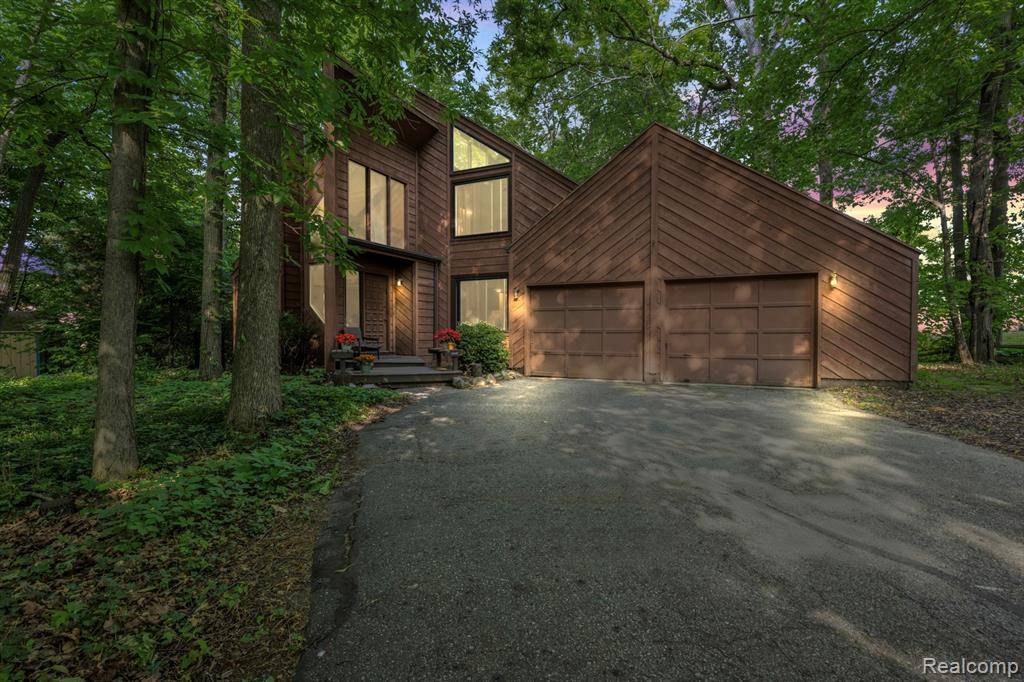 1704 Opaline Drive, Lansing, MI 48917
