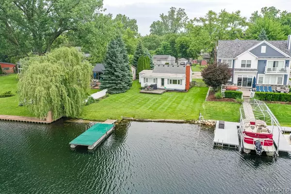 4675 Charest Avenue, Waterford Twp, MI 48327