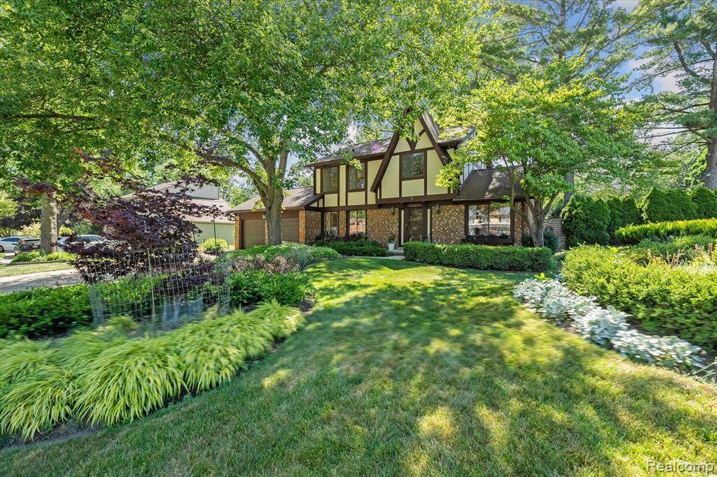 Farmington Hills, MI 48334,28555 Balmoral Way