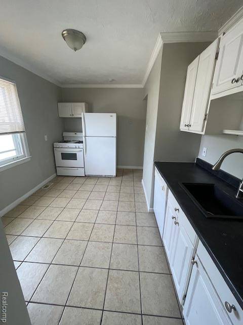 Eastpointe, MI 48021,21857 David Avenue