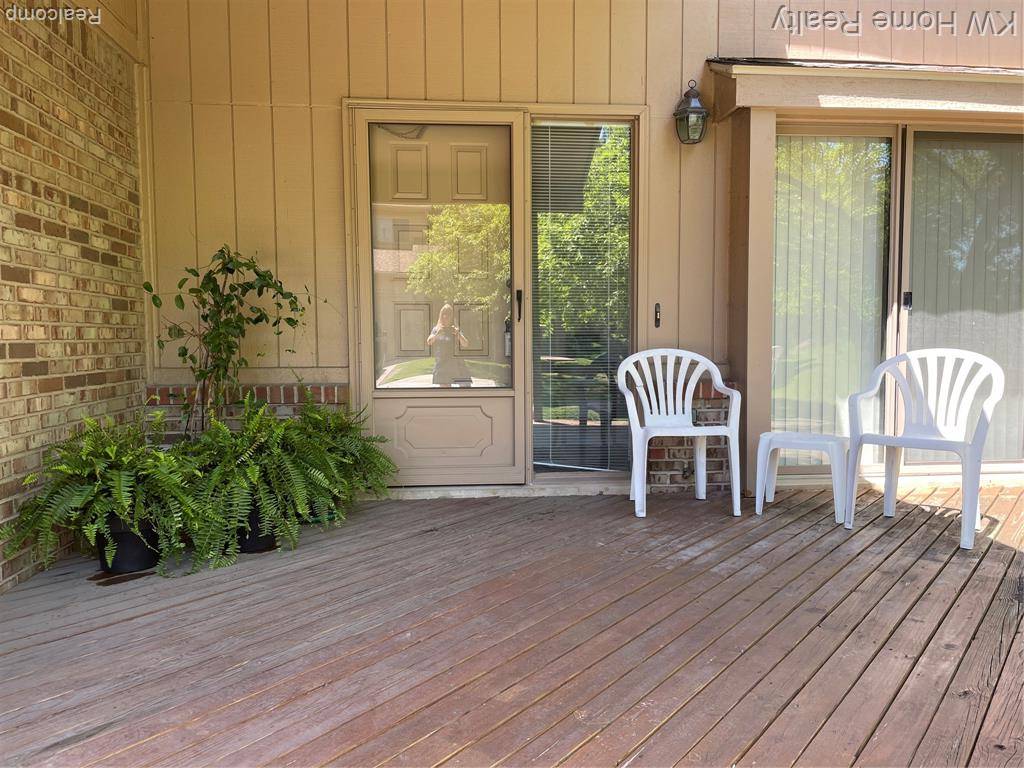 37444 N Laurel Park Drive 3, Livonia, MI 48152