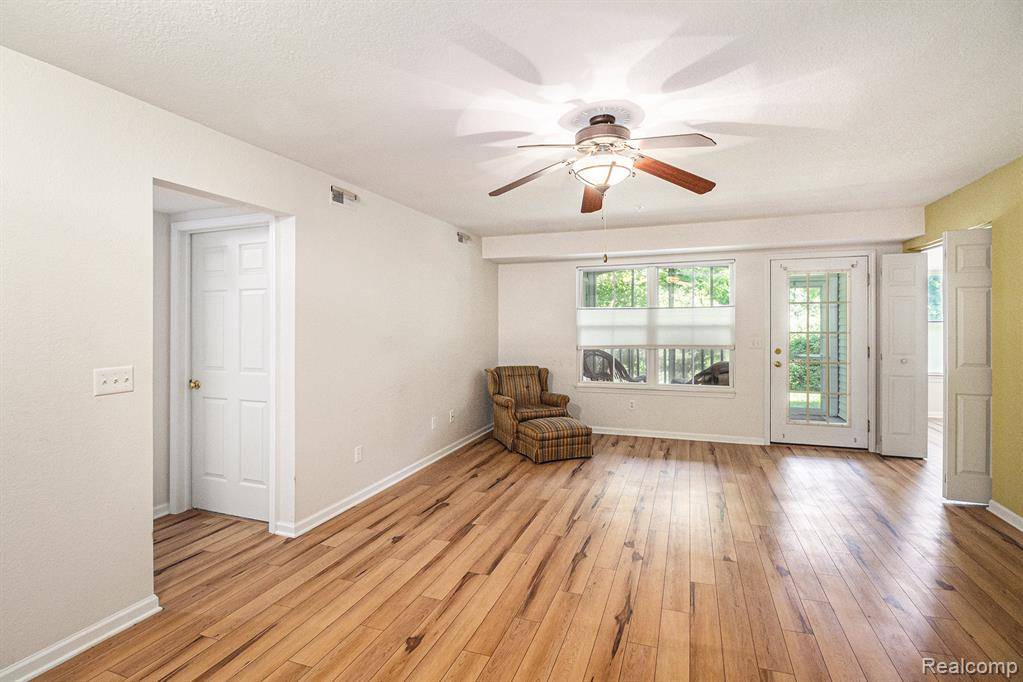 Howell, MI 48843,618 Curzon Court 103