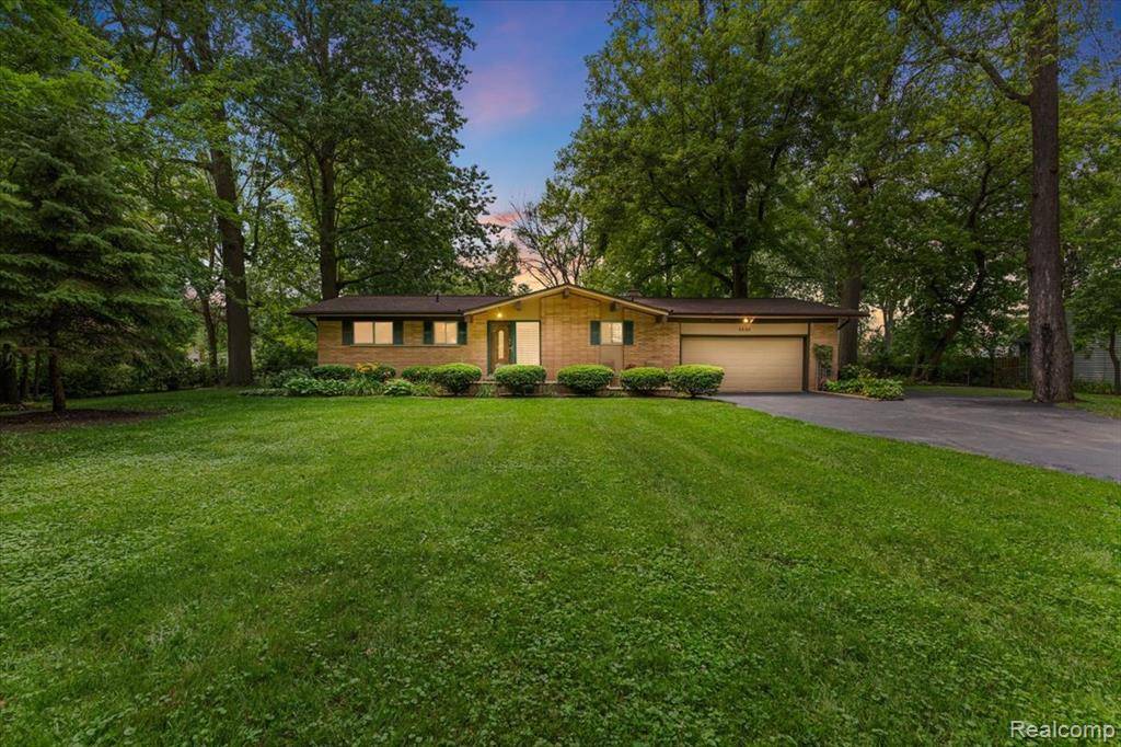 8848 Caroline Street, Taylor, MI 48180