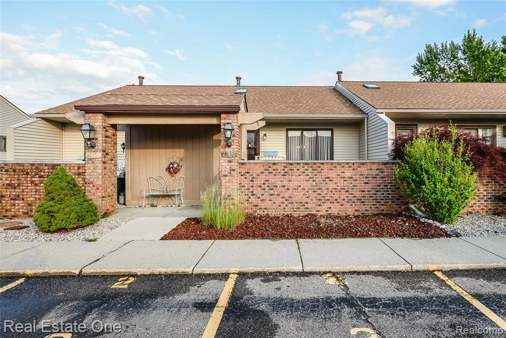 25110 Heritage Court 58 2, South Lyon, MI 48178