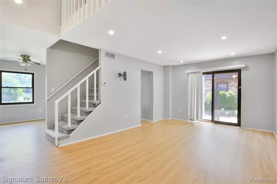 5025 Crooks Road 42, Royal Oak, MI 48073