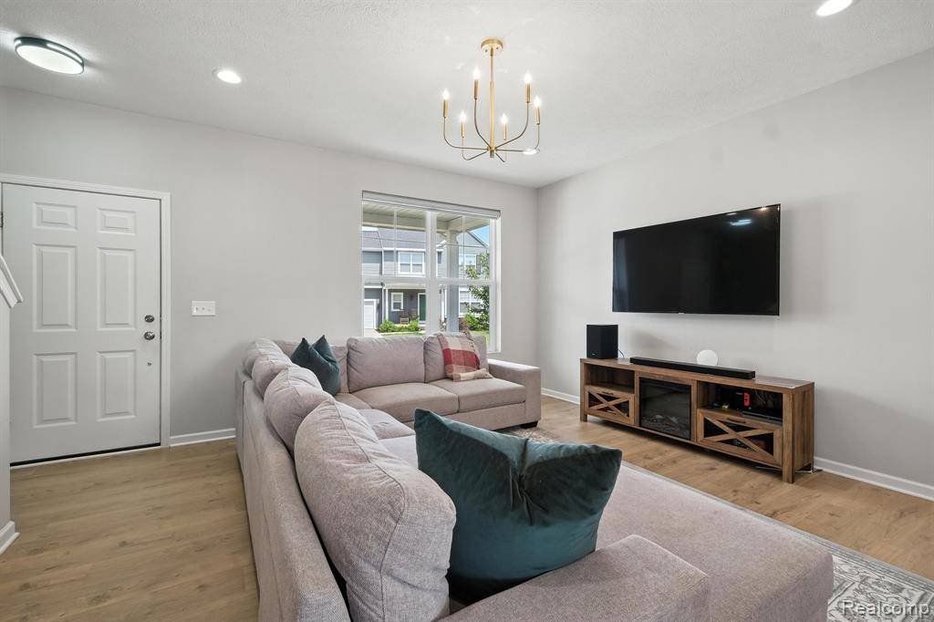 East Lansing, MI 48823,3977 Stirrup Street